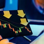 businessman analyzing falling stock market trend