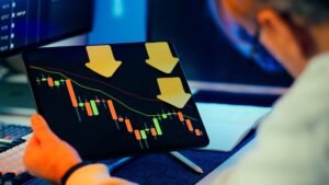 businessman analyzing falling stock market trend